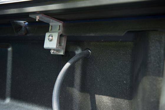 Nissan Navara NP300 Modelo de automóvel Cobertura Tonneau retrátil para cama de caminhão de carga offroad