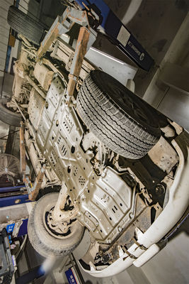 Proteção de motor de correspondência de carro original sob placa de deslizamento do corpo para Toyota LC100 2008-2011