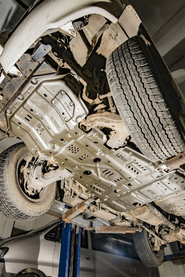 Proteção de motor de correspondência de carro original sob placa de deslizamento do corpo para Toyota LC100 2008-2011