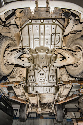 Proteção de motor de correspondência de carro original sob placa de deslizamento do corpo para Toyota LC100 2008-2011