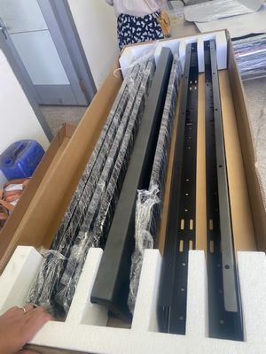 Melhore as capacidades off-road do seu LC200 com o kit de rack de telhado Slimline II personalizado