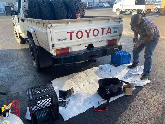Toyota LC79 Para-choque traseiro com porta pneus Jerrycan Holder Guincho Bull Bar Para-choque dianteiro