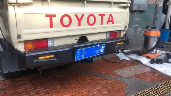 Toyota LC79 Para-choque traseiro com porta pneus Jerrycan Holder Guincho Bull Bar Para-choque dianteiro