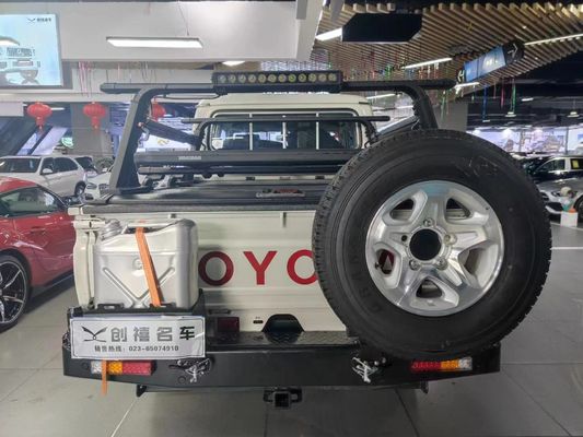 Adicione estilo e funcionalidade ao seu Toyota LC79 com pára-choque traseiro e porta pneus
