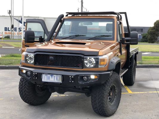 Adicione estilo e funcionalidade ao seu Toyota LC79 com pára-choque traseiro e porta pneus