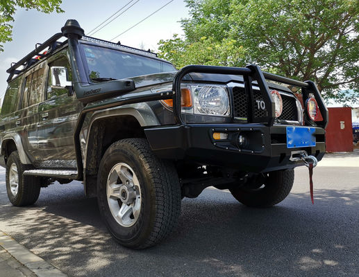 Adicione estilo e funcionalidade ao seu Toyota LC79 com pára-choque traseiro e porta pneus