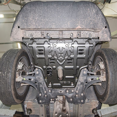 Placa de deslizamento de processo de estampagem integrada para blindagem de proteção subcorporal Jeep Renegade