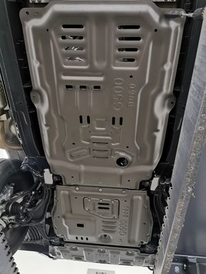 Logotipo personalizado 4 * 4 Acessórios de carro externos Kit de proteção por baixo do corpo para Landace Logotipo
