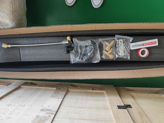 Duche rodoviário para SUV Sport e tanque de armazenamento de água para acampamento ao ar livre em preto